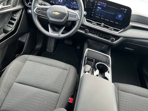 Used 2025 Chevrolet Equinox LT AWD/4WD image 14