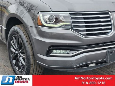 Used 2017 Lincoln Navigator Select image 9