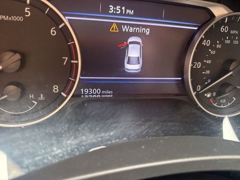 Used 2025 Nissan Altima 2.5 SR AWD/4WD image 11