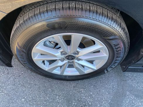 Used 2025 Toyota Camry LE image 30