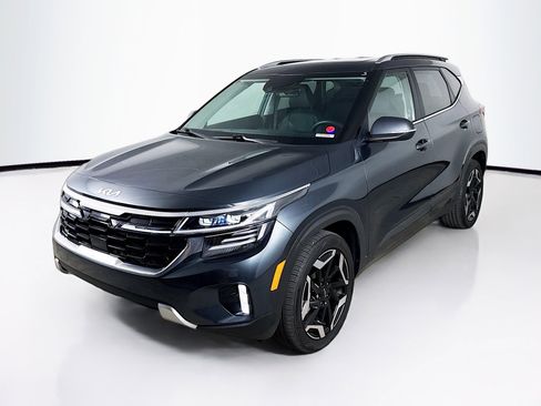 Used 2024 Kia Seltos SX w/ SX Sunroof Package image 3