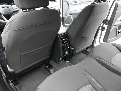 Used 2025 Jeep Compass Sport image 19