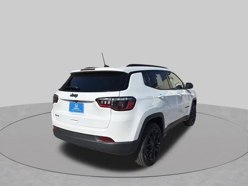 Used 2025 Jeep Compass Latitude w/ Convenience Group AWD/4WD image 5