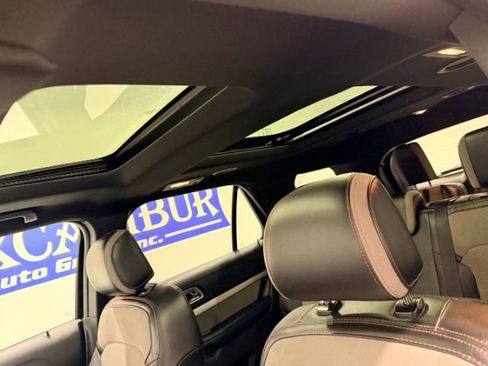 Used 2017 Ford Explorer XLT w/ Equipment Group 202A image 17