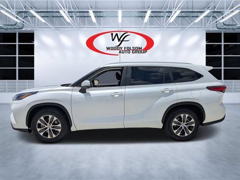 Used 2023 Toyota Highlander XLE FWD image 6