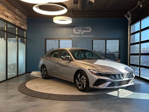 Used 2025 Hyundai Elantra Sport FWD image 1