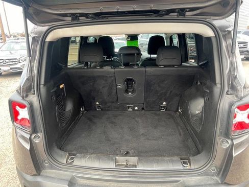 Used 2018 Jeep Renegade Altitude w/ UConnect 8.4 Nav Group image 7