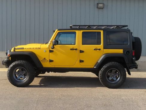 Used 2015 Jeep Wrangler Unlimited Rubicon w/ Connectivity Group AWD/4WD image 10