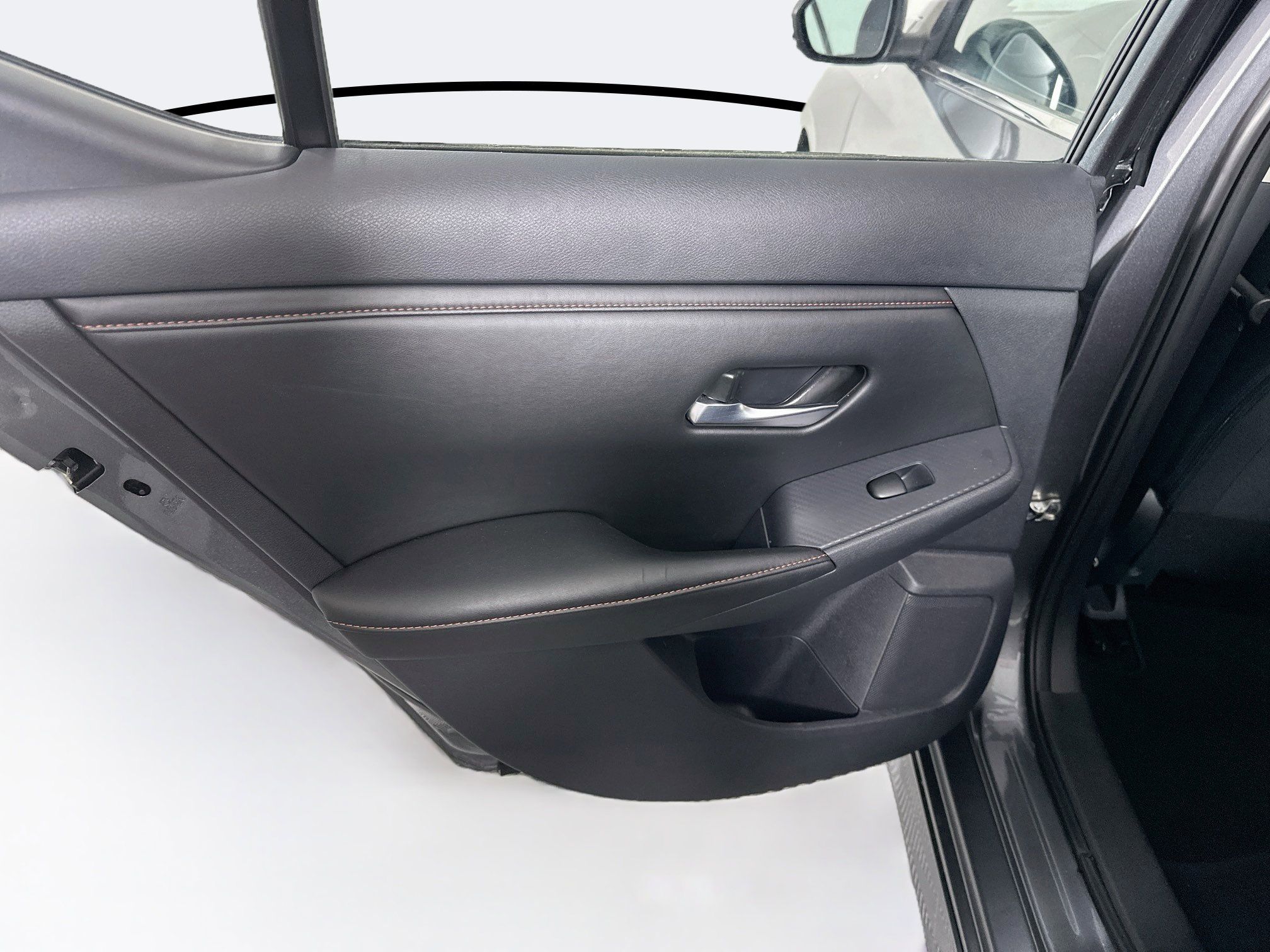 Used 2025 Nissan Sentra SR FWD image 25
