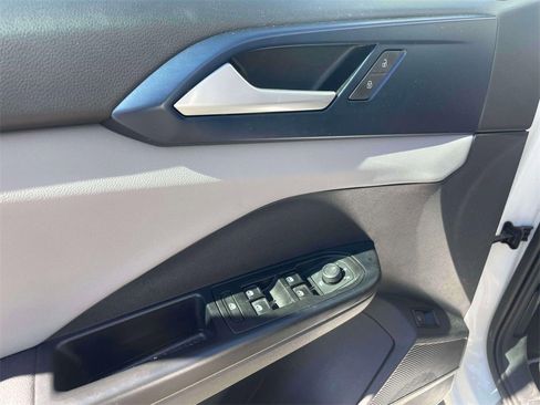 Used 2023 Volkswagen Taos SE image 17