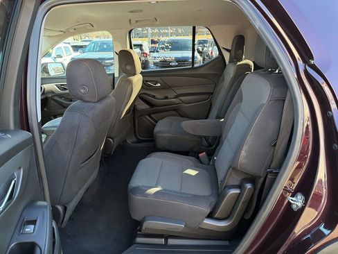 Used 2018 Chevrolet Traverse LT image 9