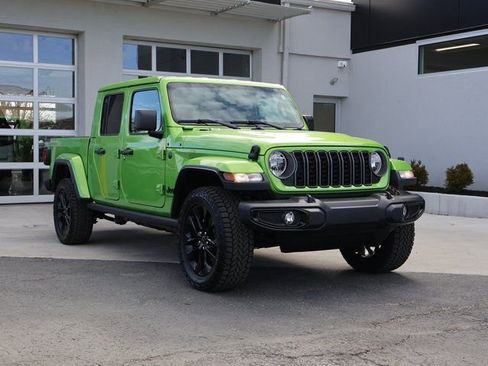 Used 2025 Jeep Gladiator Sport image 1