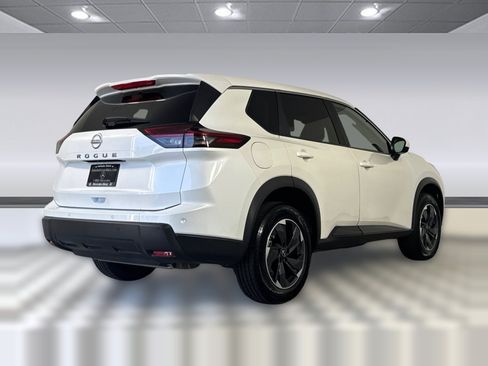 Used 2025 Nissan Rogue SV FWD image 8