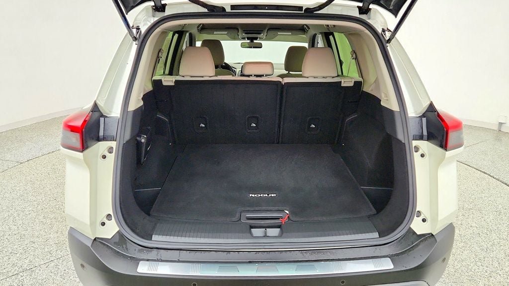 Used 2023 Nissan Rogue SV AWD/4WD image 21