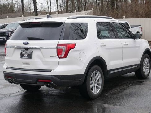 Used 2018 Ford Explorer XLT image 10