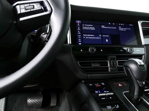 Certified 2022 Porsche Macan AWD image 12