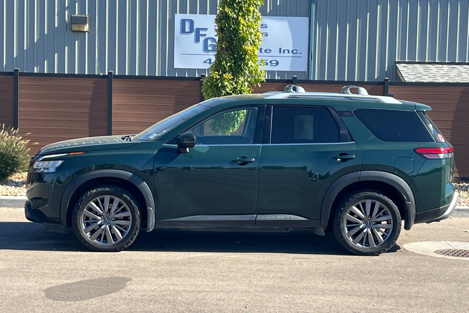 Used 2023 Nissan Pathfinder SL w/ SL Premium Package AWD/4WD image 10