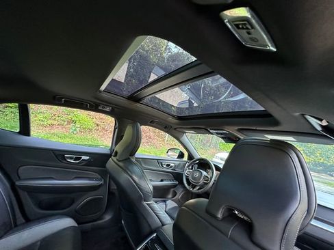 Used 2020 Volvo S60 T5 R-Design image 32