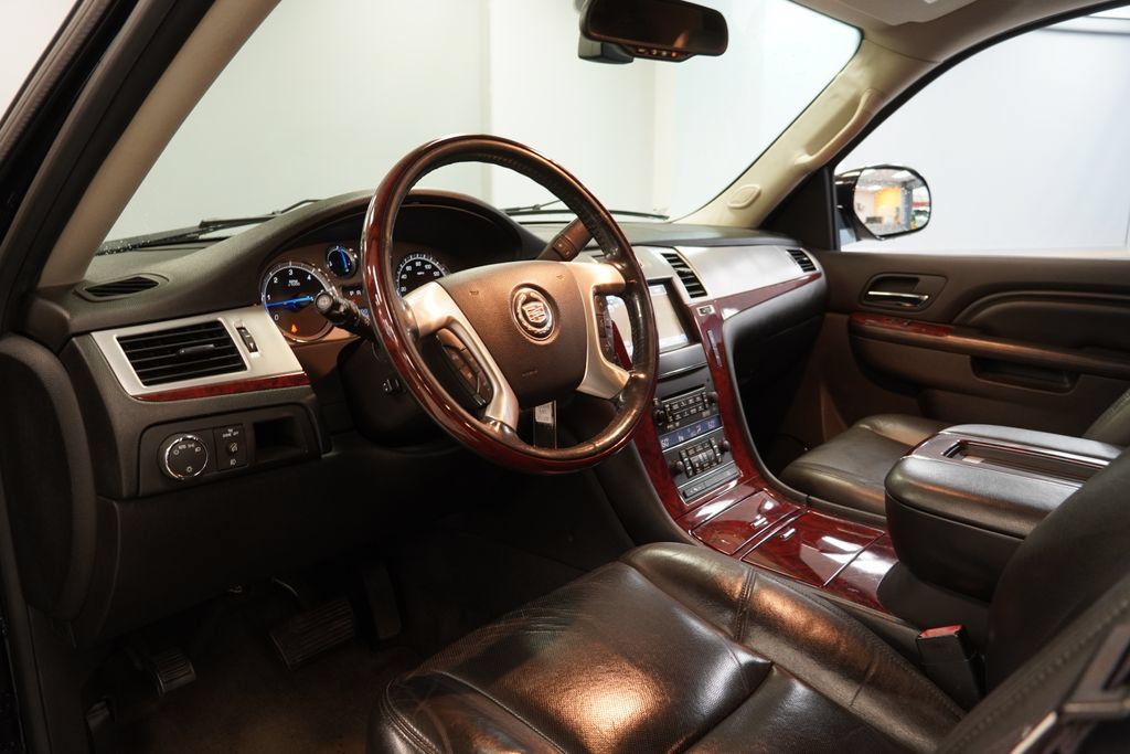 Used 2013 Cadillac Escalade ESV Premium AWD/4WD image 7