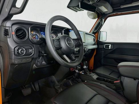 Used 2025 Jeep Wrangler Unlimited Rubicon AWD/4WD image 14