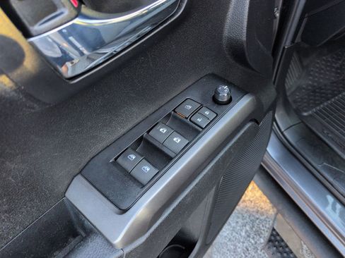 Used 2023 Toyota Tacoma TRD Off-Road AWD/4WD image 11