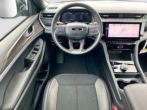 New 2026 Jeep Grand Cherokee Altitude AWD/4WD image 17