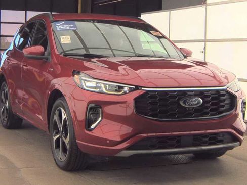 Used 2023 Ford Escape ST-Line Elite w/ Premium Technology Package AWD/4WD image 4