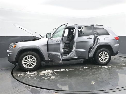 Used 2018 Jeep Grand Cherokee Laredo image 55