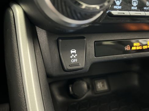 Used 2024 Toyota RAV4 XLE FWD image 33
