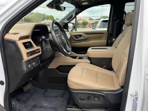 Used 2023 Chevrolet Tahoe Premier w/ Premium Package AWD/4WD image 15