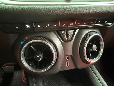 Used 2021 Chevrolet Blazer LT FWD image 23