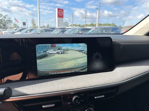 Certified 2025 Nissan Kicks SV image 22