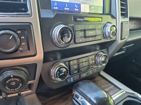 Used 2020 Ford F150 Lariat w/ Equipment Group 502A Luxury AWD/4WD image 23