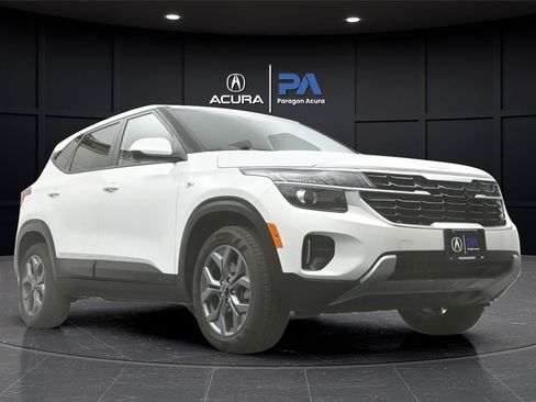 Used 2024 Kia Seltos LX AWD/4WD image 30