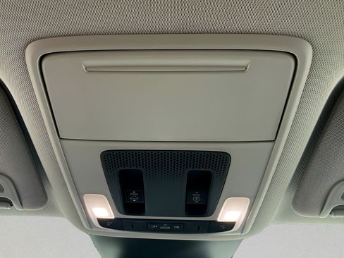 Certified 2023 Honda Pilot Touring image 33