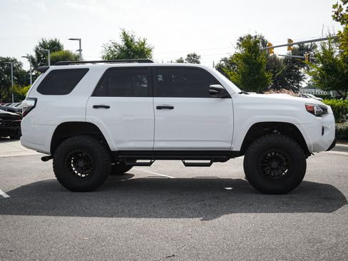 Used 2021 Toyota 4Runner Venture w/ Moonroof Package AWD/4WD image 11