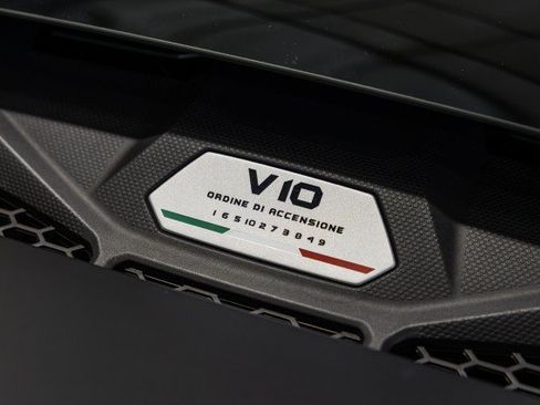 Used 2022 Lamborghini Huracan EVO RWD image 51