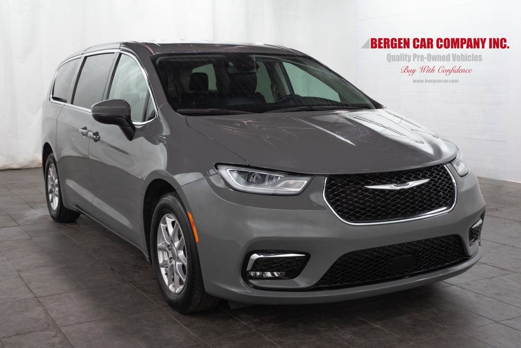 Used 2023 Chrysler Pacifica Touring-L FWD 360° Tour
