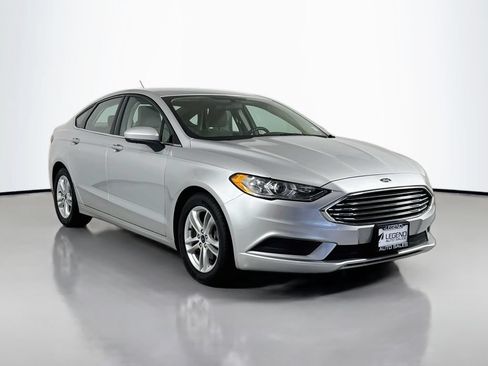 Used 2018 Ford Fusion SE FWD image 4