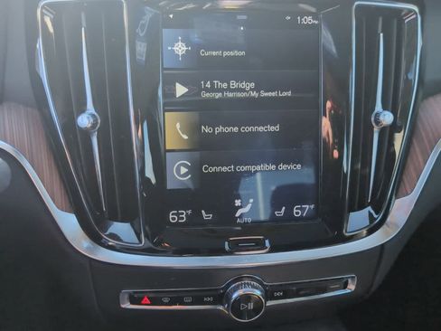 Used 2019 Volvo S60 T6 Momentum w/ Multimedia Package image 2