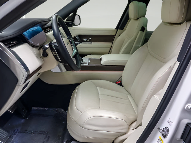 Used 2025 Land Rover Range Rover Long Wheelbase SE AWD/4WD image 8