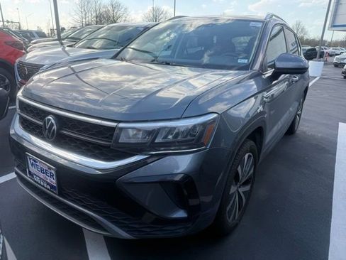 Used 2022 Volkswagen Taos SE image 2