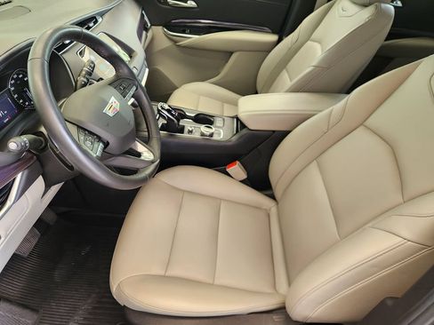 Used 2023 Cadillac XT4 Luxury w/ Cold Weather Package FWD image 13