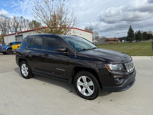 Used 2014 Jeep Compass Latitude image 1
