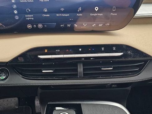 Used 2025 Buick Enclave Preferred w/ Power Package FWD image 12