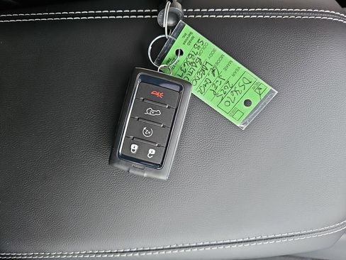 New 2025 Jeep Grand Cherokee Altitude image 33