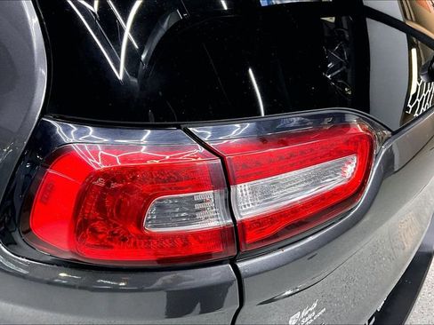 Used 2015 Jeep Cherokee Limited w/ Luxury Group image 22