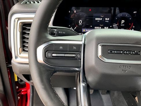Used 2025 GMC Canyon Denali AWD/4WD image 24