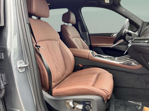 Used 2026 BMW X7 M60i image 31