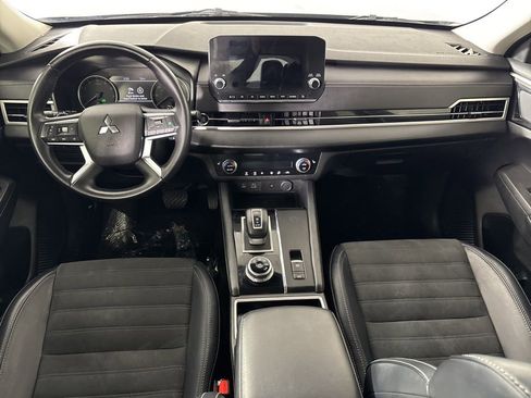 Used 2024 Mitsubishi Outlander SE image 32